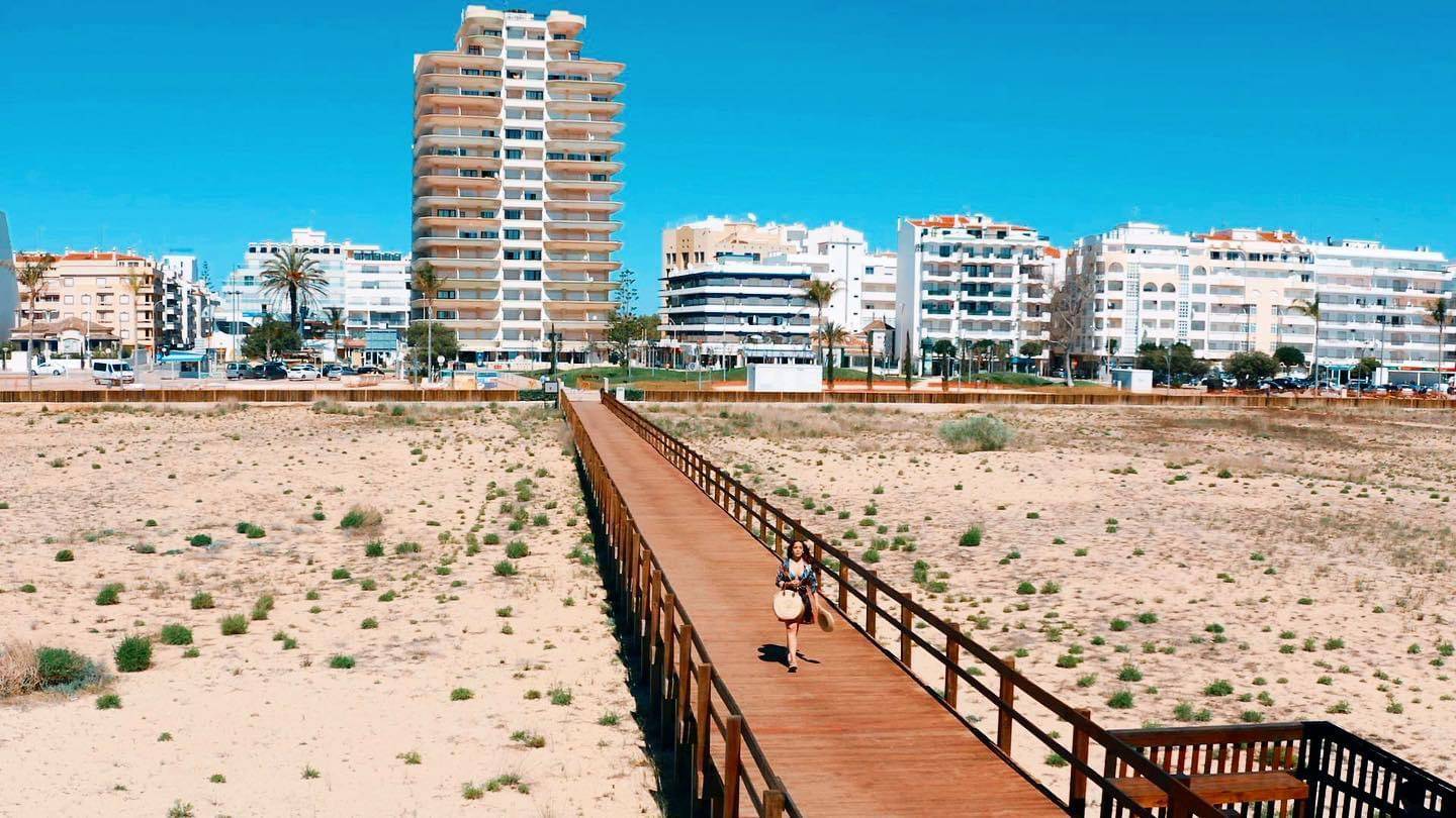 Aparthotel Guadiana, passadiço e edifício
